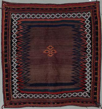 SOFREH, semiantik/old, persisk, ca 131x128 cm.