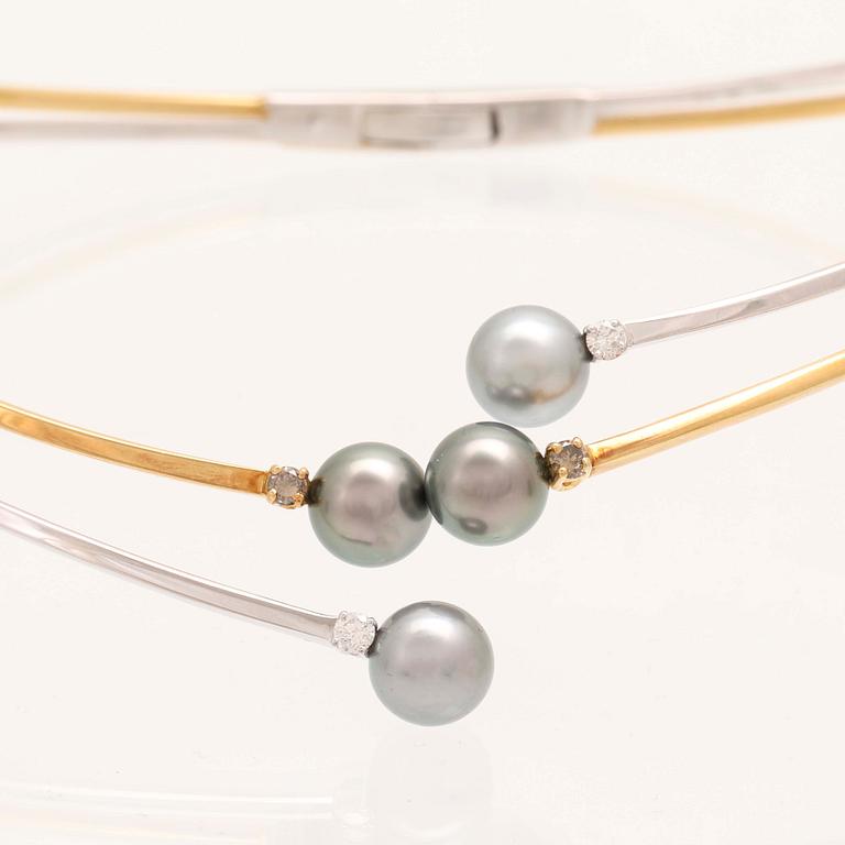 An 18K white- and yellow gold necklace with round brilliant cut diamonds and cultured Tahitian pearls, Damiani Italy.