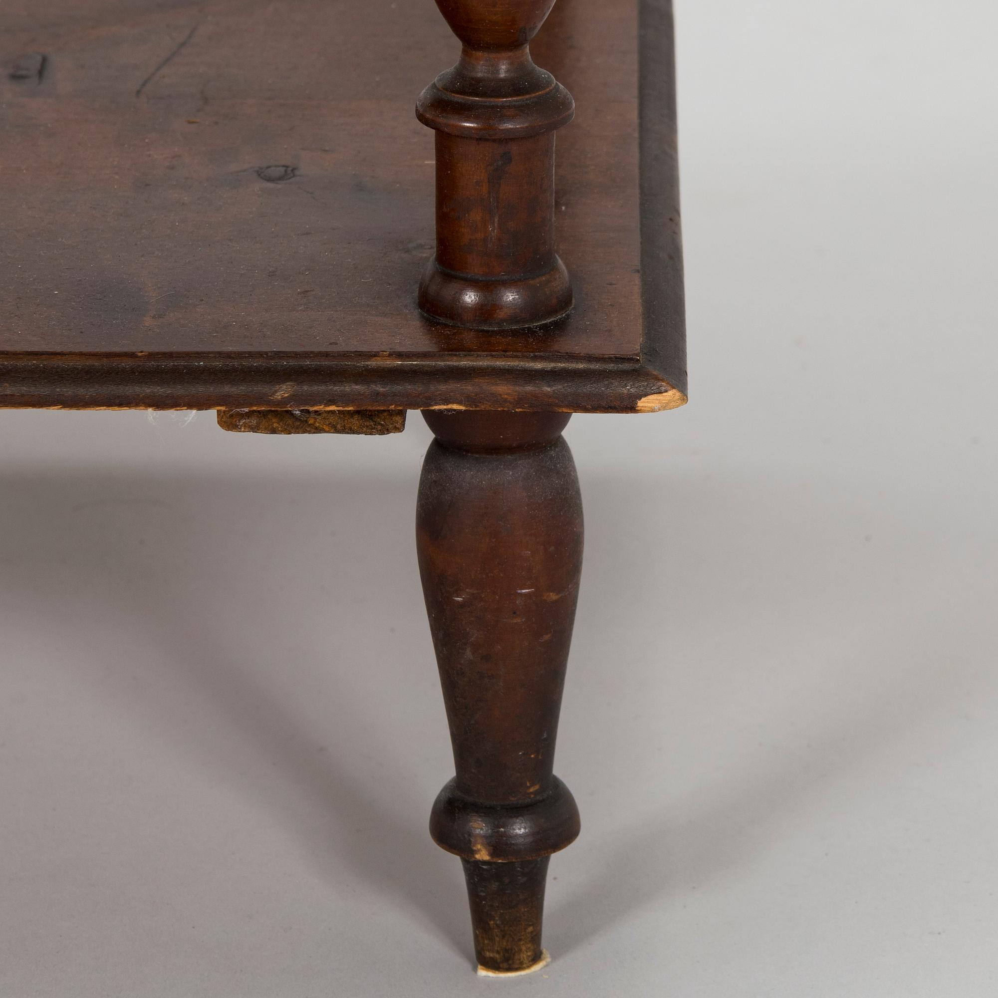 A late 19th-century Étagère.