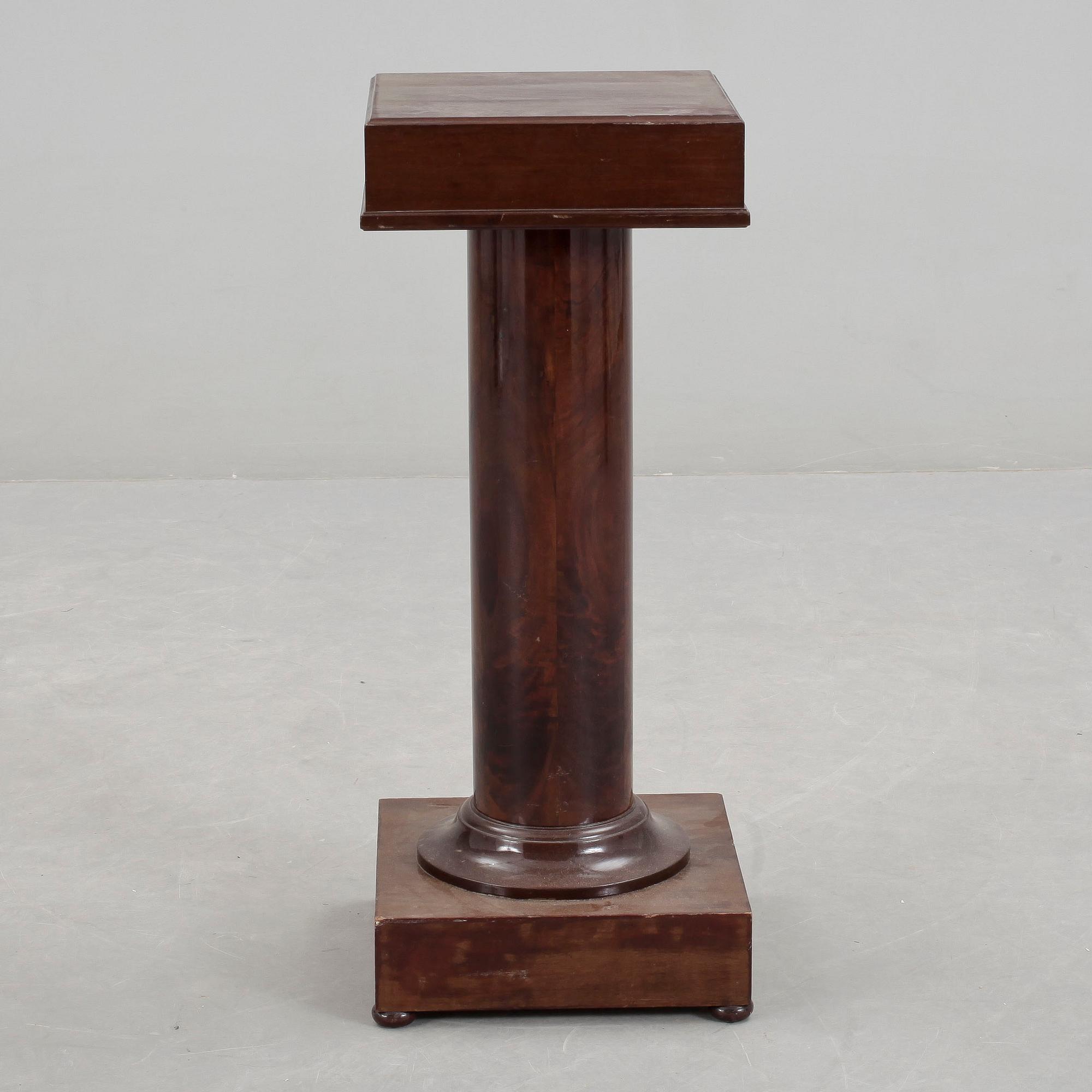 PIEDESTAL, Karl Johanstil, 1900-tal.