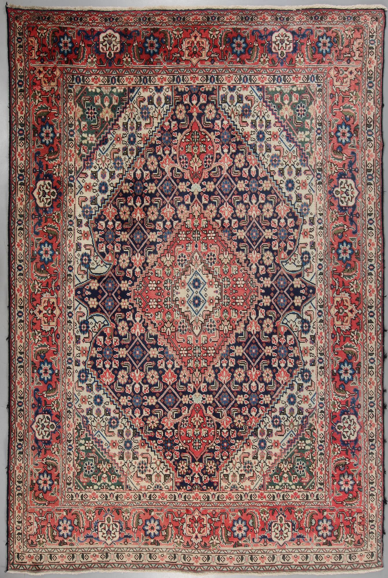 MATTA, orientalisk, 1900-talets andra hälft. 290x202 cm.