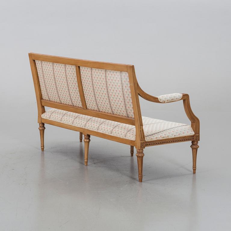 A GUSTAVIAN/GUSTAVIAN STYLE SOFA.