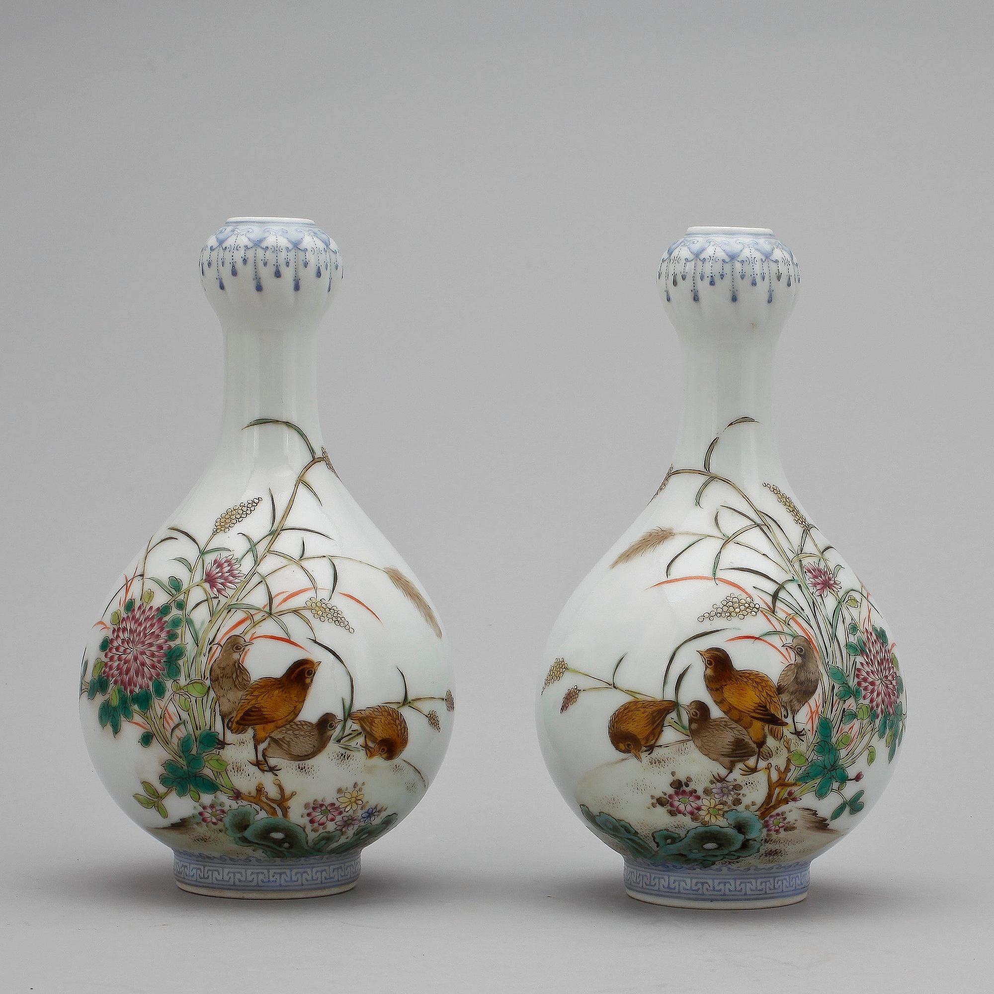 VASER, ett par, porslin, Kina troligen 1900-tal.