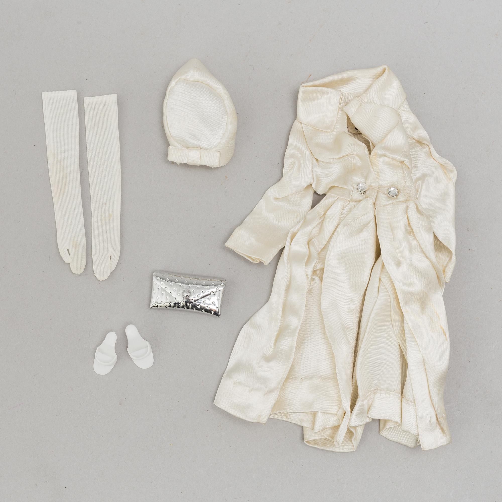 Four 1960's Barbiedolls with accessories, Mattel.