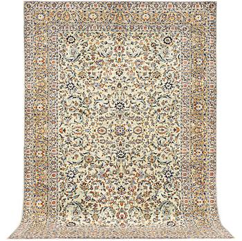 A Kashan carpet a. 380 x 260 cm.