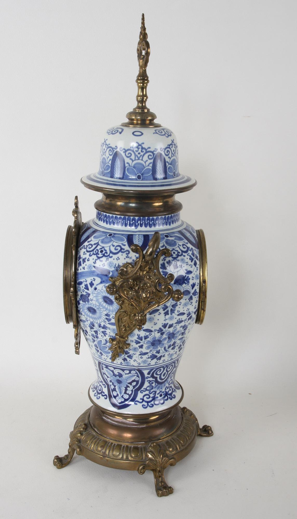 BORDSPENDYL, 1900-talets mitt, troligen Holland.