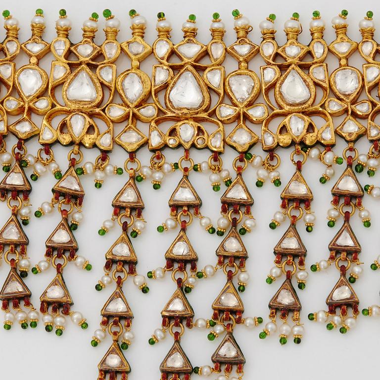 An Indian demi parure comprising a necklace and a pair of earrings.