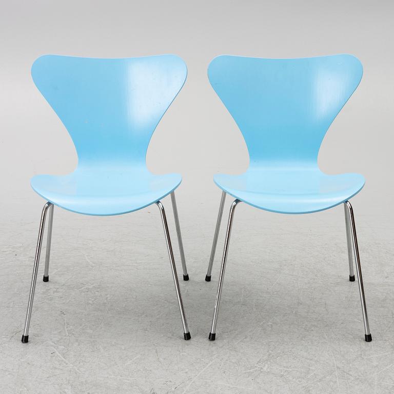 Arne Jacobsen, a pair of 'Seven' chairs, Fritz Hansen, Denmark, 1993.