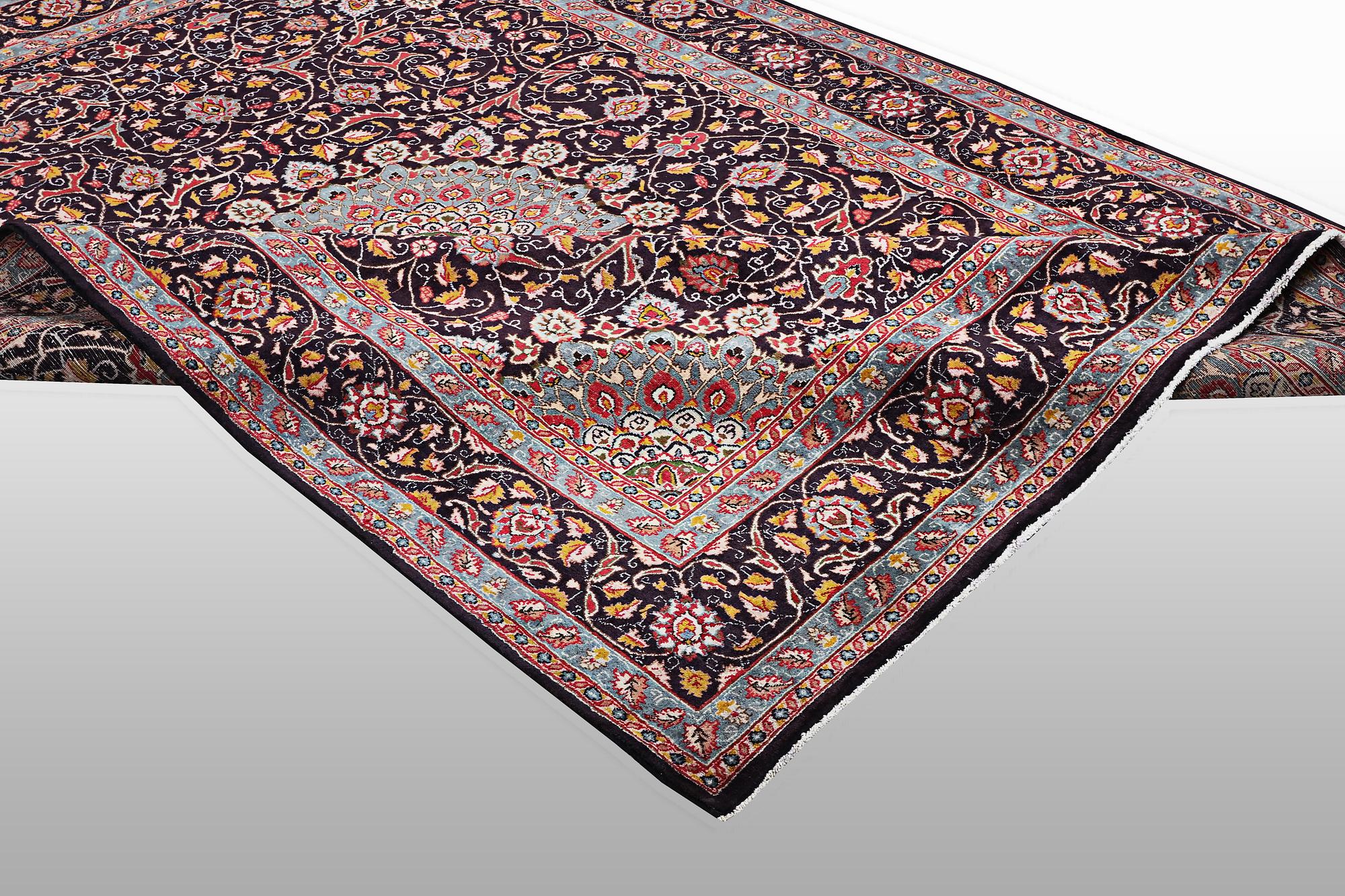 A carpet, Kashan, ca 354 x 242 cm.