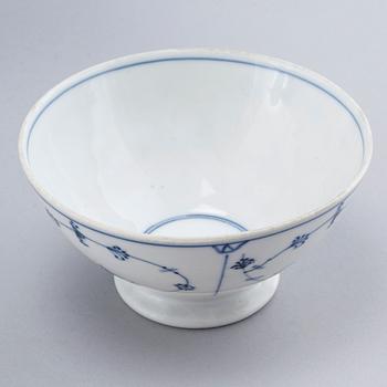 SERVISDELAR, 39 delar, porslin,  "Musselmalet", Porsgrund samt Royal Copenhagen, Norge och Danmark, 1900-tal.