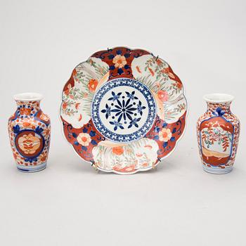 A dish and two vases in porcelain, Japan, end of the 19th Century.