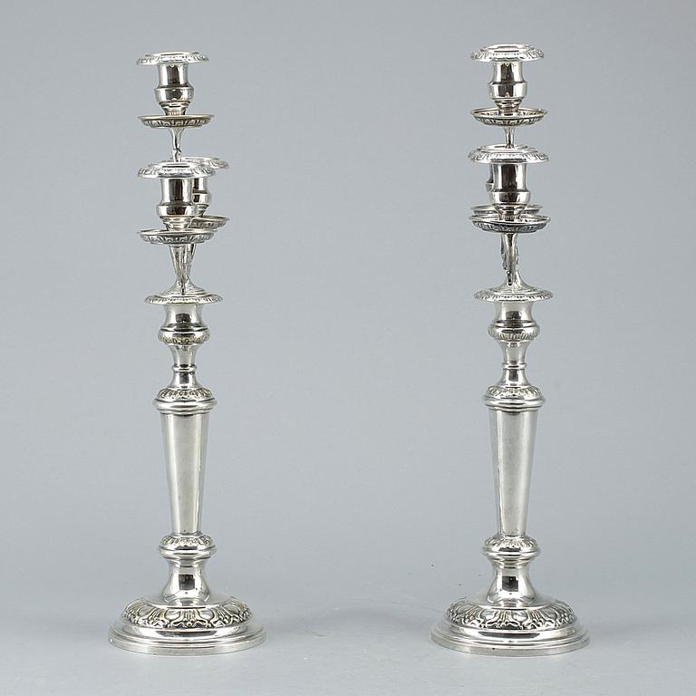 KANDELABRAR, ett par, nysilver, C G hallberg, Stockholm, omkring sekelskiftet år 1900. Otydliga stämplar.