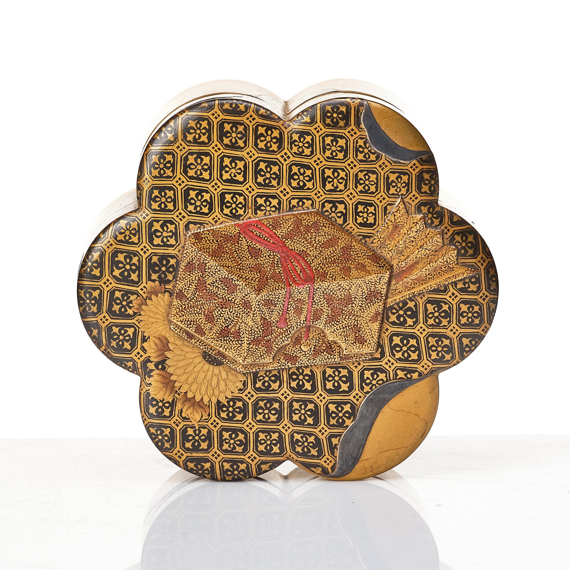 Askar, två stycken, lack. Japan, Meiji (1868-1912).