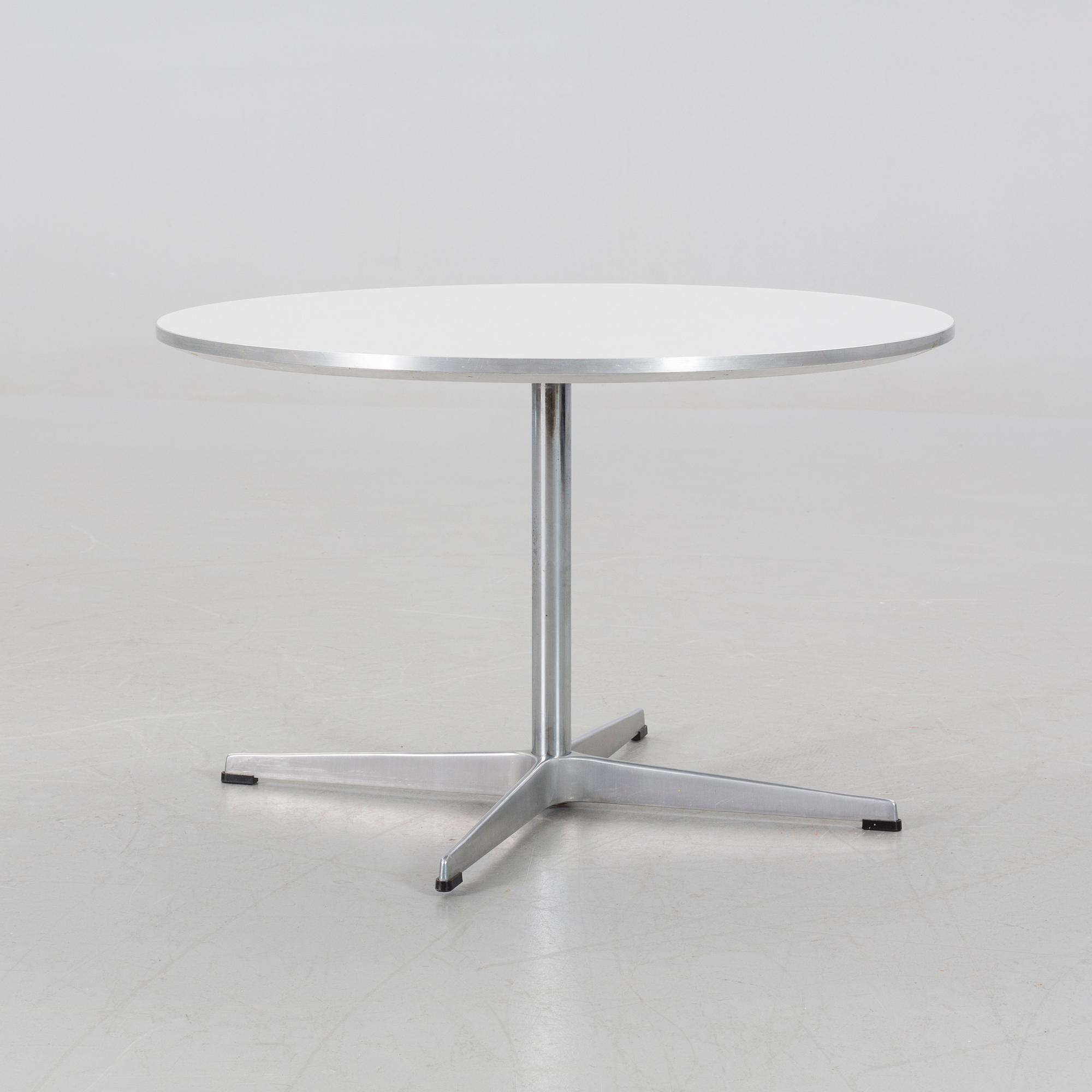 A COFFEE TABLE BY PIET HEIN AND BRUNO MATHSSON FOR FRITZ HANSEN 1985.