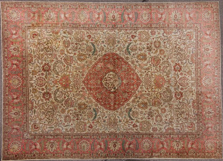 MATTA, Täbriz. Ca 407x298 cm.