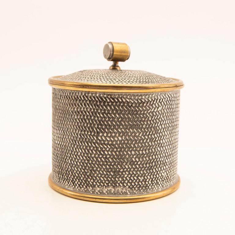 Estrid Ericson, tobacco box with lid, modell A2273, Firma Svenskt Tenn, Stockholm 1948.