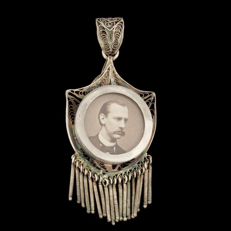 HÄNGE, silver, filigranarbete, foto. Vikt ca 13 g.
