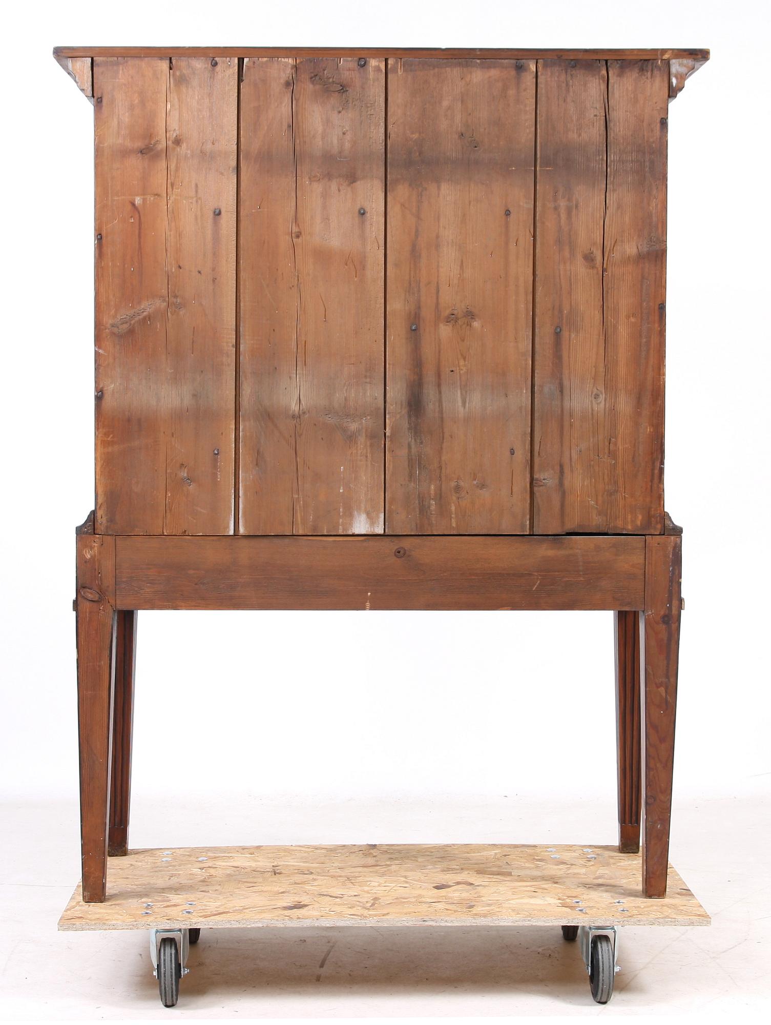 SKÅP, delvis 1700-tal.