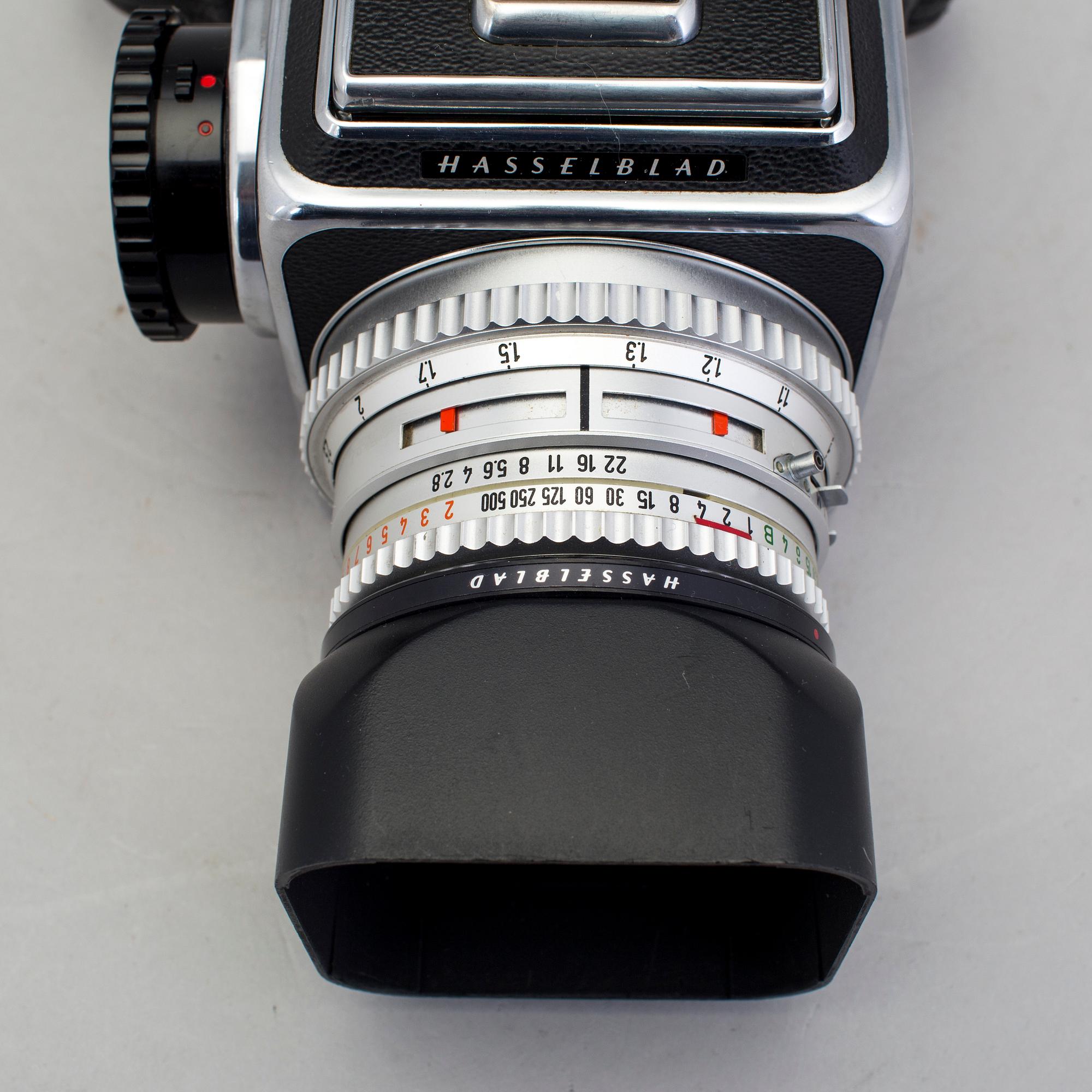 a Swedish Hasselblad camera model 500C/M no. UH135363 with Planar 1:2,8 f=80 T* by Victor Hasselblad AB in Göteborg 1972.