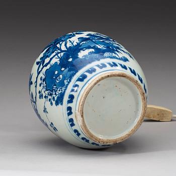 A blue and white Transitional vase, 17th Century.
