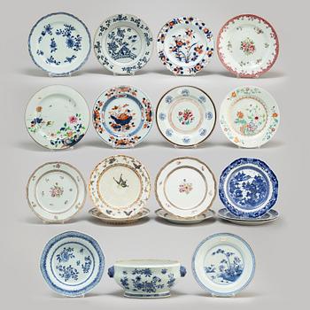 18 plates and one tureen, Qing dynasty, Qianlong, as well as Japan, 20th century.