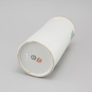 A Chinese brushvase from the beginning of the 20th century.