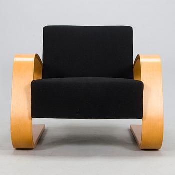 Alvar Aalto,  a 'Tank chair', model 400, Artek 2009.