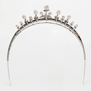 Tiara/Collier Hugo Strömdahl 18K vitguld med gammal- och rosenslipade diamanter.