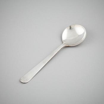 SOCKERSKÅL med SKED, sterlingsilver, Wiwen Nilsson, Lund, 1960-1965. Tot vikt ca 145 g.