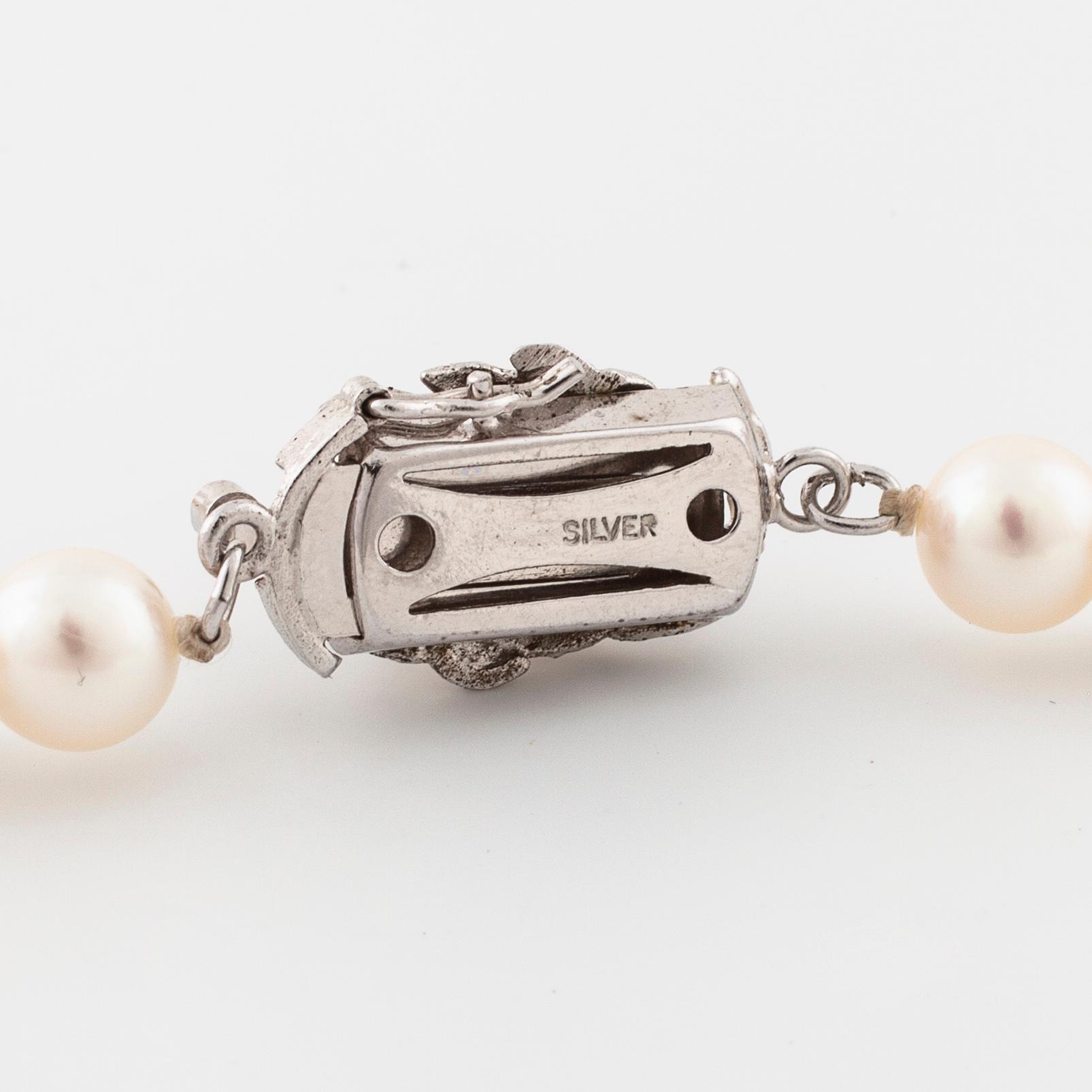 COLLIER, med odlade pärlor.