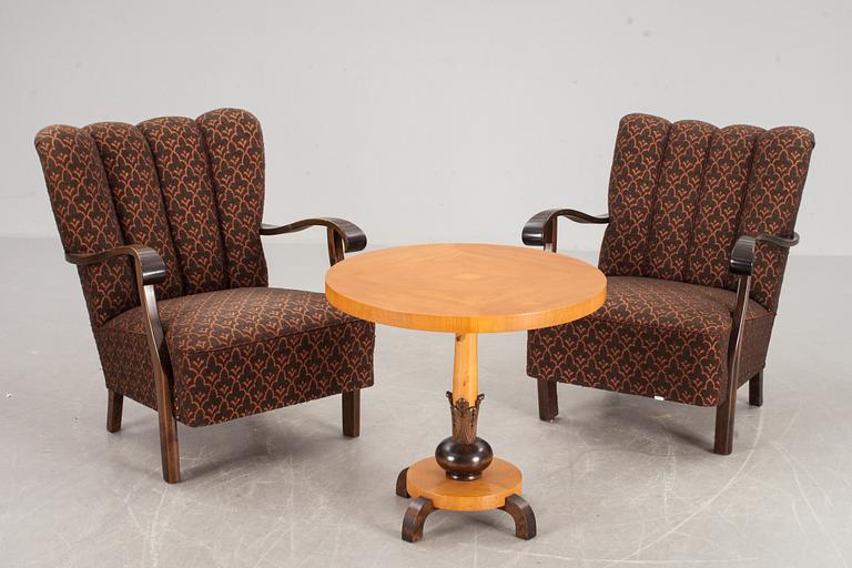 FÅTÖLJER, ett par och BORD, 1900-talets första hälft.