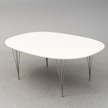 A 'Superellips' table by Bruno Mathsson and Piet Hein, Fritz Hansen, Denmark, 1900-talets andra hälft.