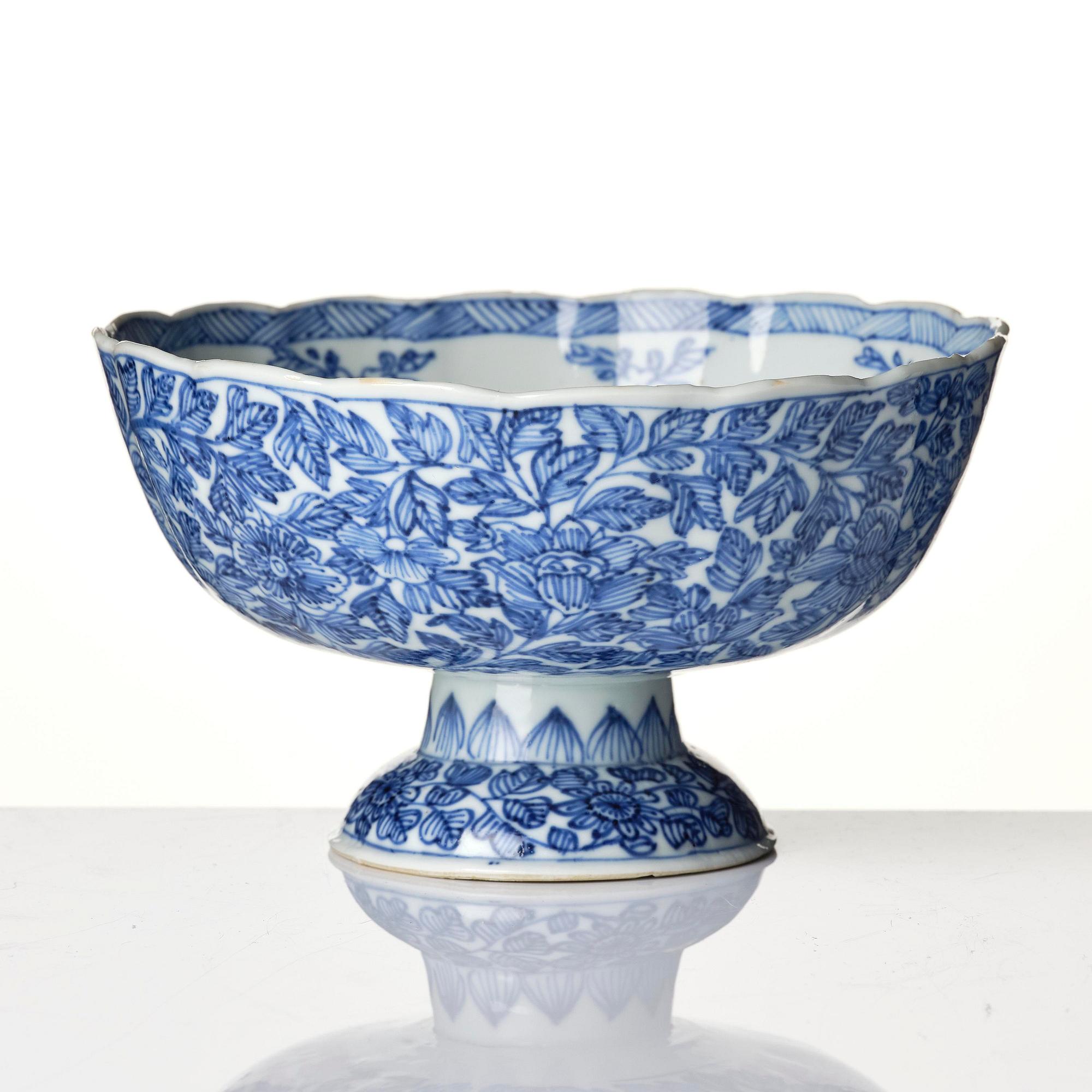 A rare blue and white stemcup, Qing dynasty, Kangxi (1662-1722).