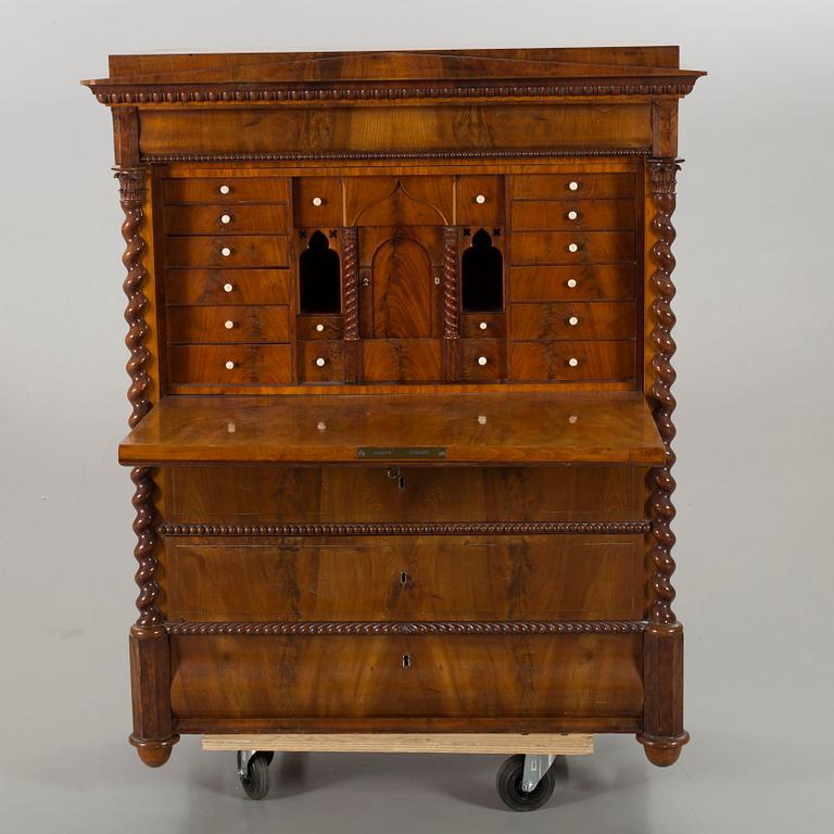 CHIFFONJÈ, senempire 1800-talets mitt.
