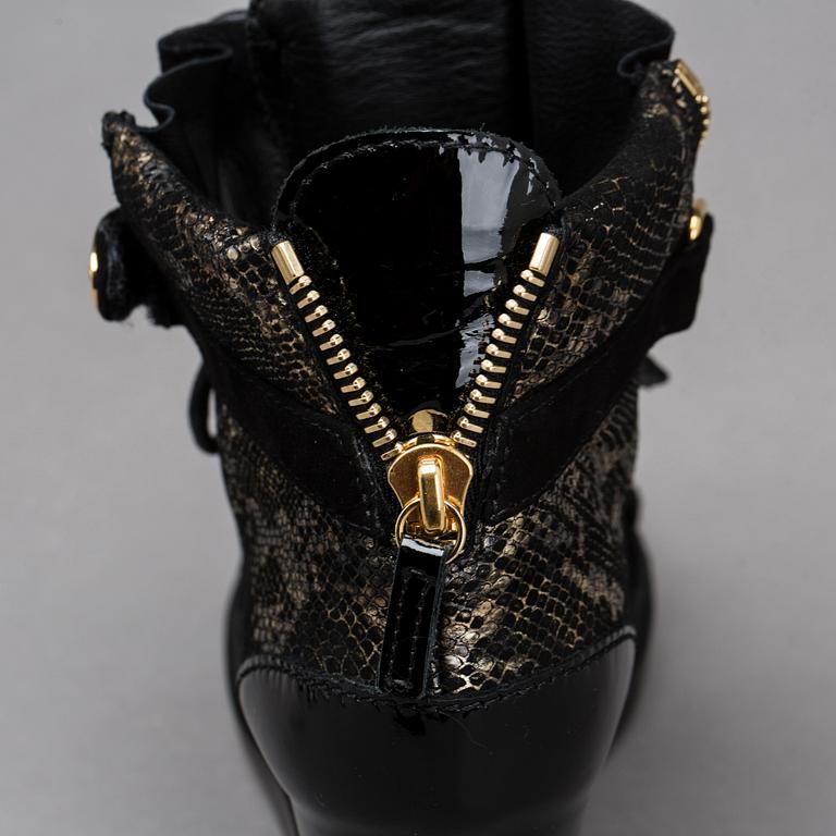 SKOR, Giuseppe Zanotti.