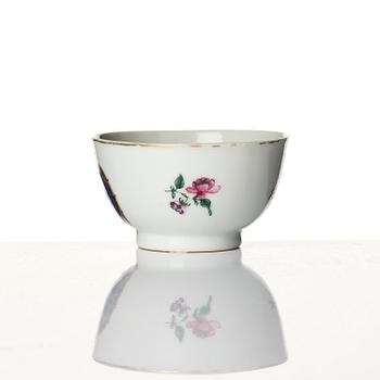 A famille rose armorial cup and stand with the monogram of the Swedish King Gustavus III, Qing dynasty, 18th century.