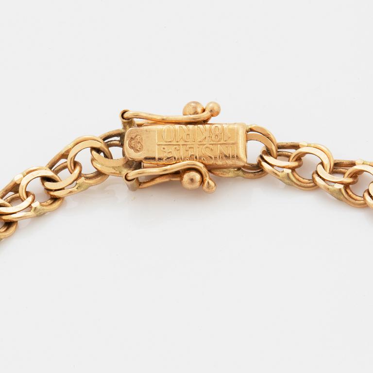 18K gold bracelet.