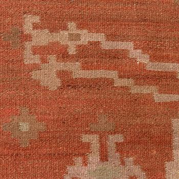A 1920s Finnish flat weave carpet probably for Kotiteollisuus Oy Orkamo. Circa 350x225 cm.
