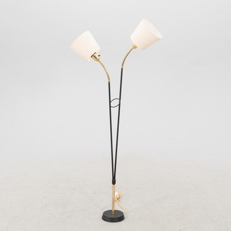 A mid 1900s floor lamp.