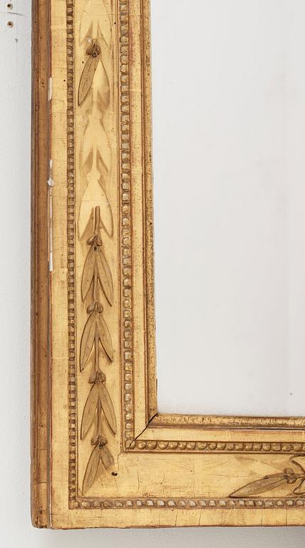 SPEGLAR, ett par, tillskrivna Pehr Ljung (1743-1819), bildhuggare i Stockholm. Gustavianska, 1780-tal.