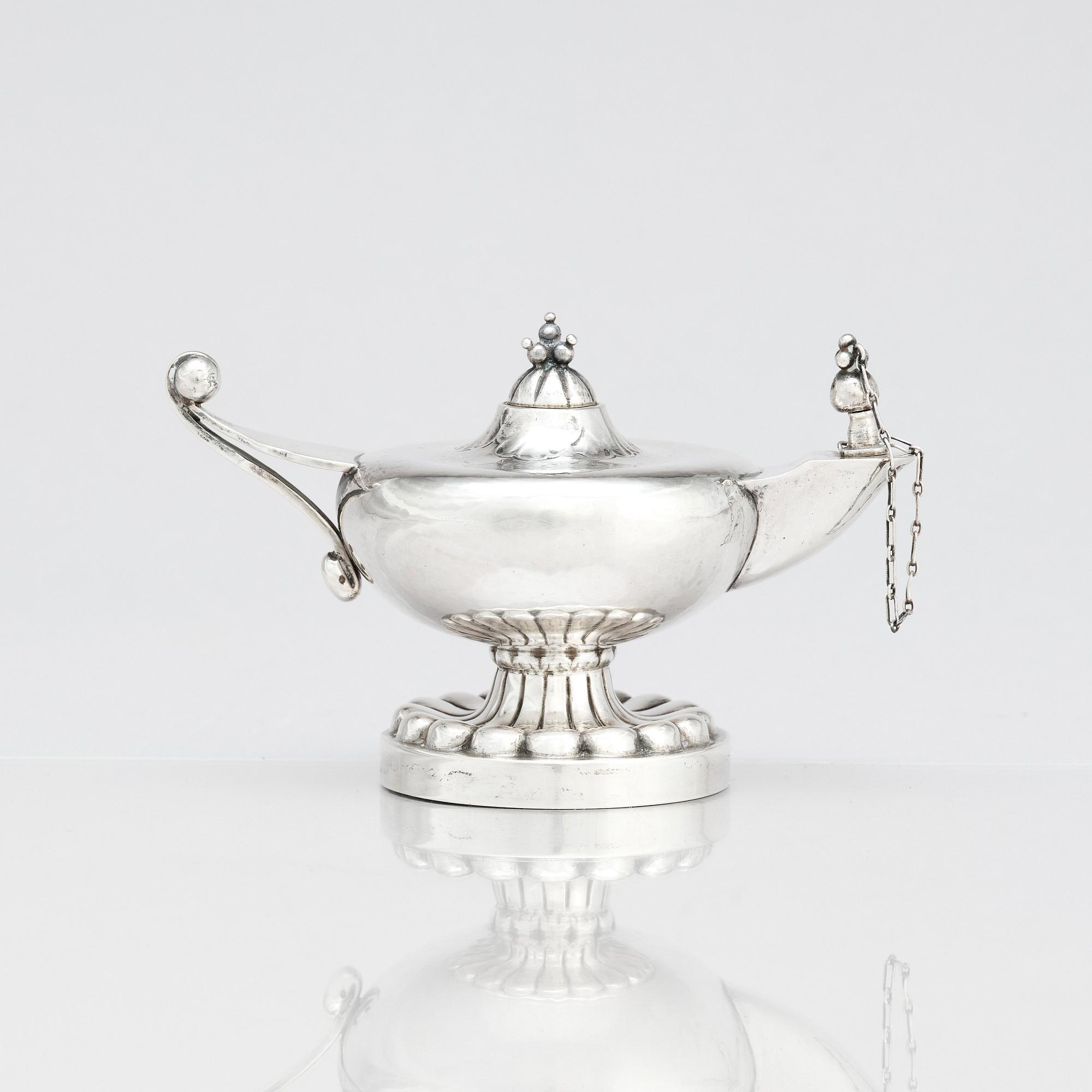 Georg Jensen, bordständare / oljelampa, Köpenhamn, 1915-19, design nr 13, 830/1000 silver.