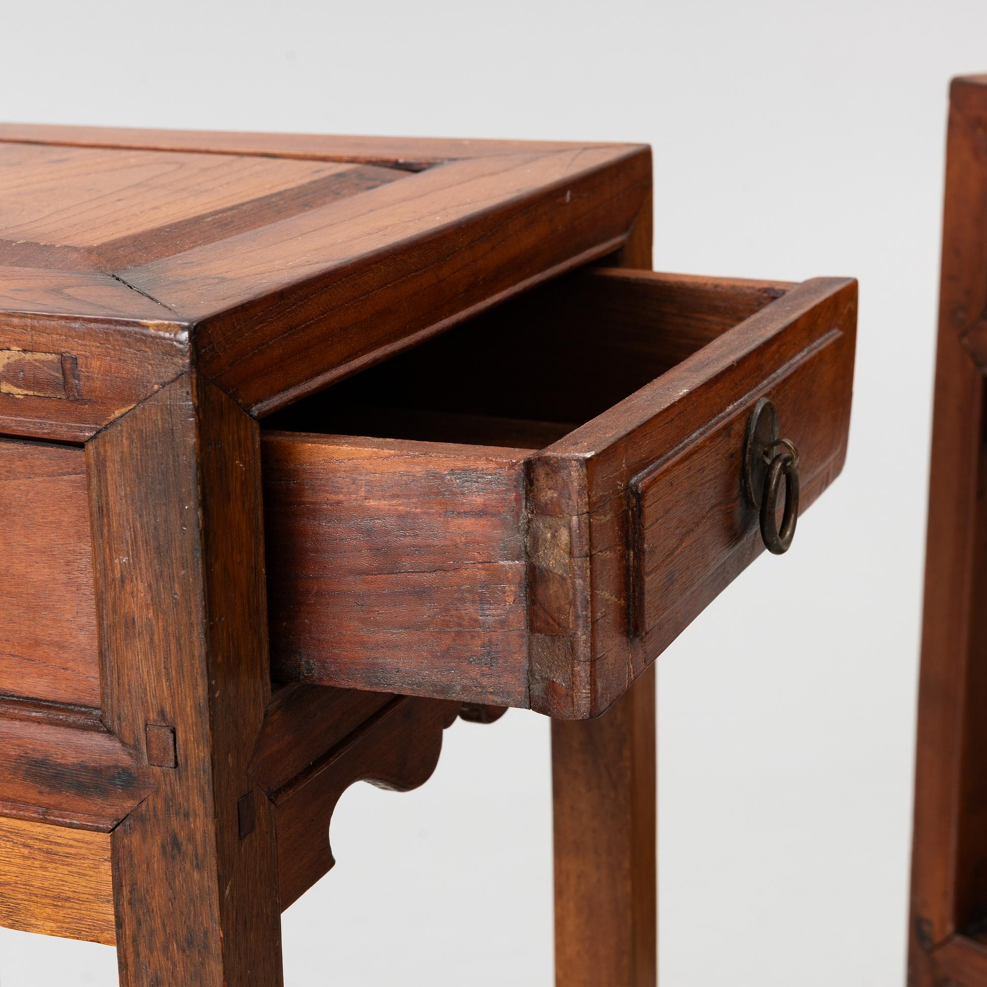 A pair of Chinese lamp tables / pedestals, hardwood, 20th century.