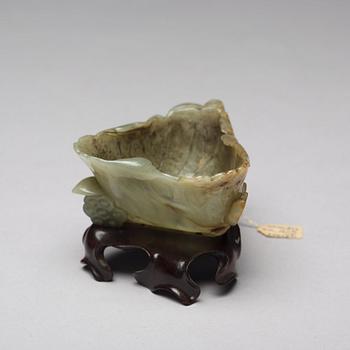 KOPPAR, tre stycken, bl.a. nefrit. Kina.