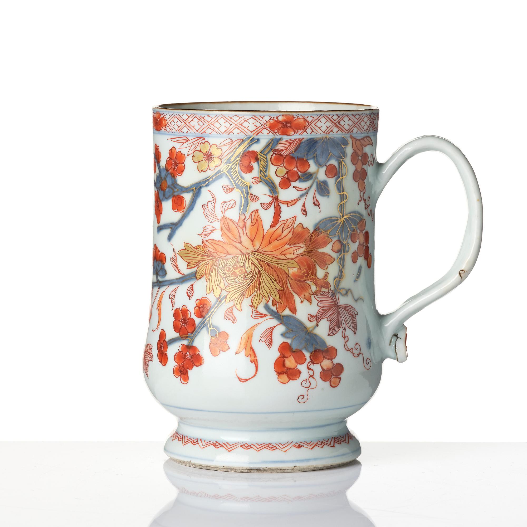 A Chinese imari export porcelain mug, Qing dynasty (1736-95).