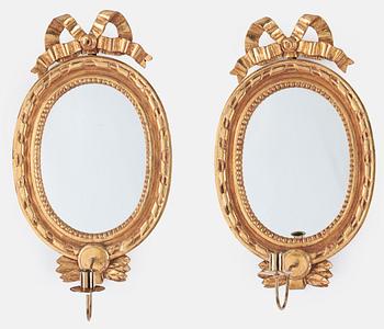 SPEGELLAMPETTER, ett par, gustaviansk stil, 1900-talets mitt.