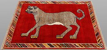 A figural Qashqai carpet, approx. 122 x 86 cm.