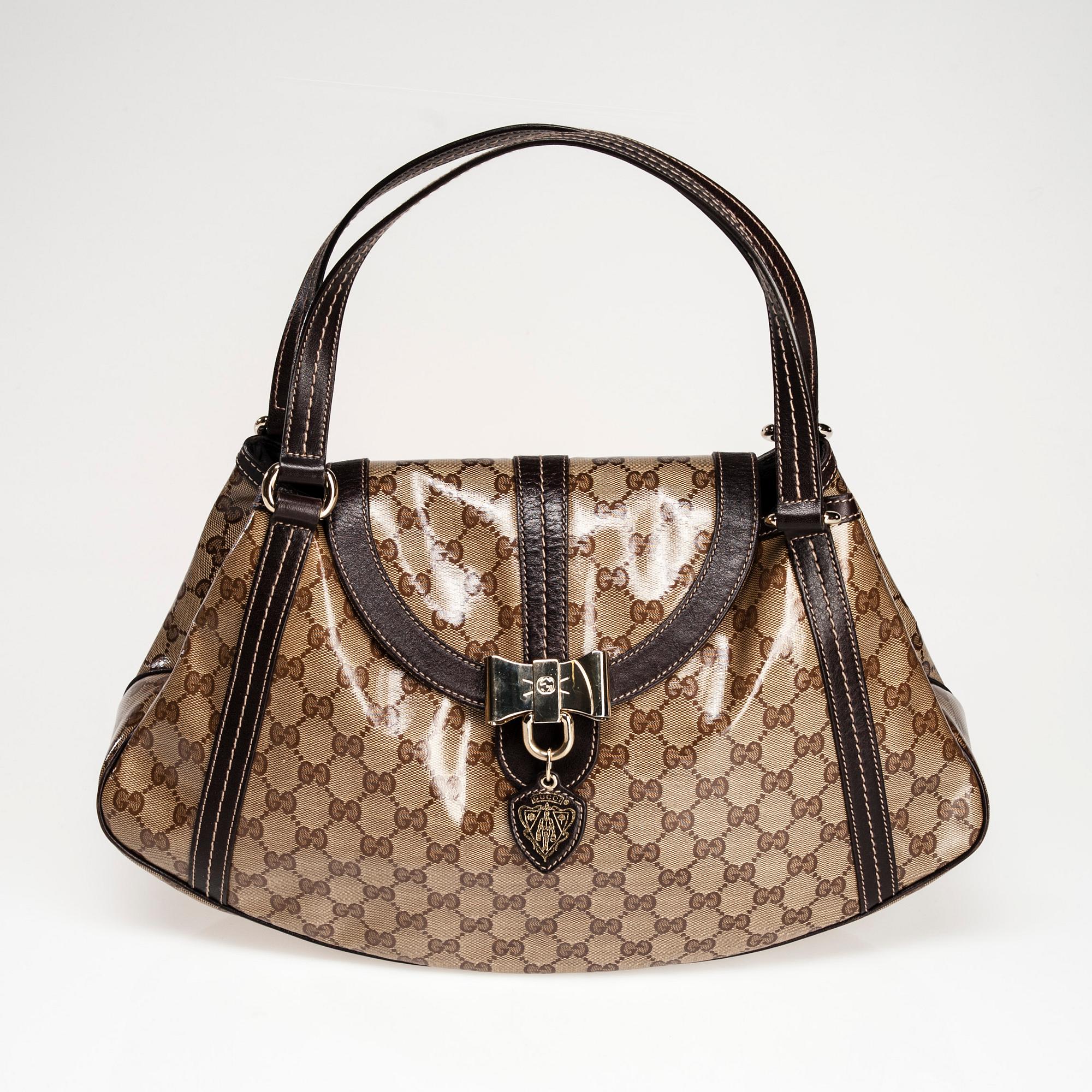 LAUKKU, Gucci.