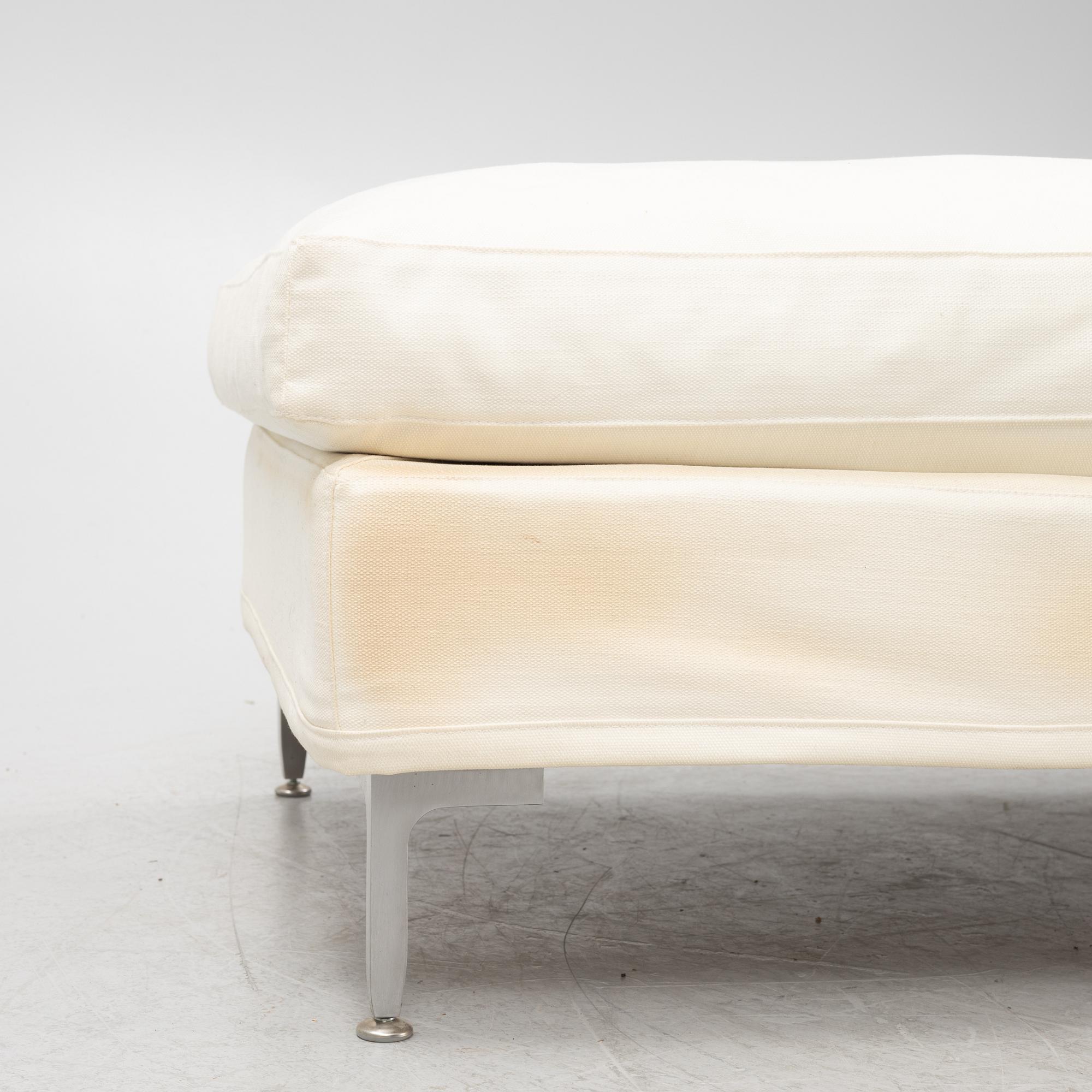 Koncept, an 'Alex' chairse longue, Fogia.