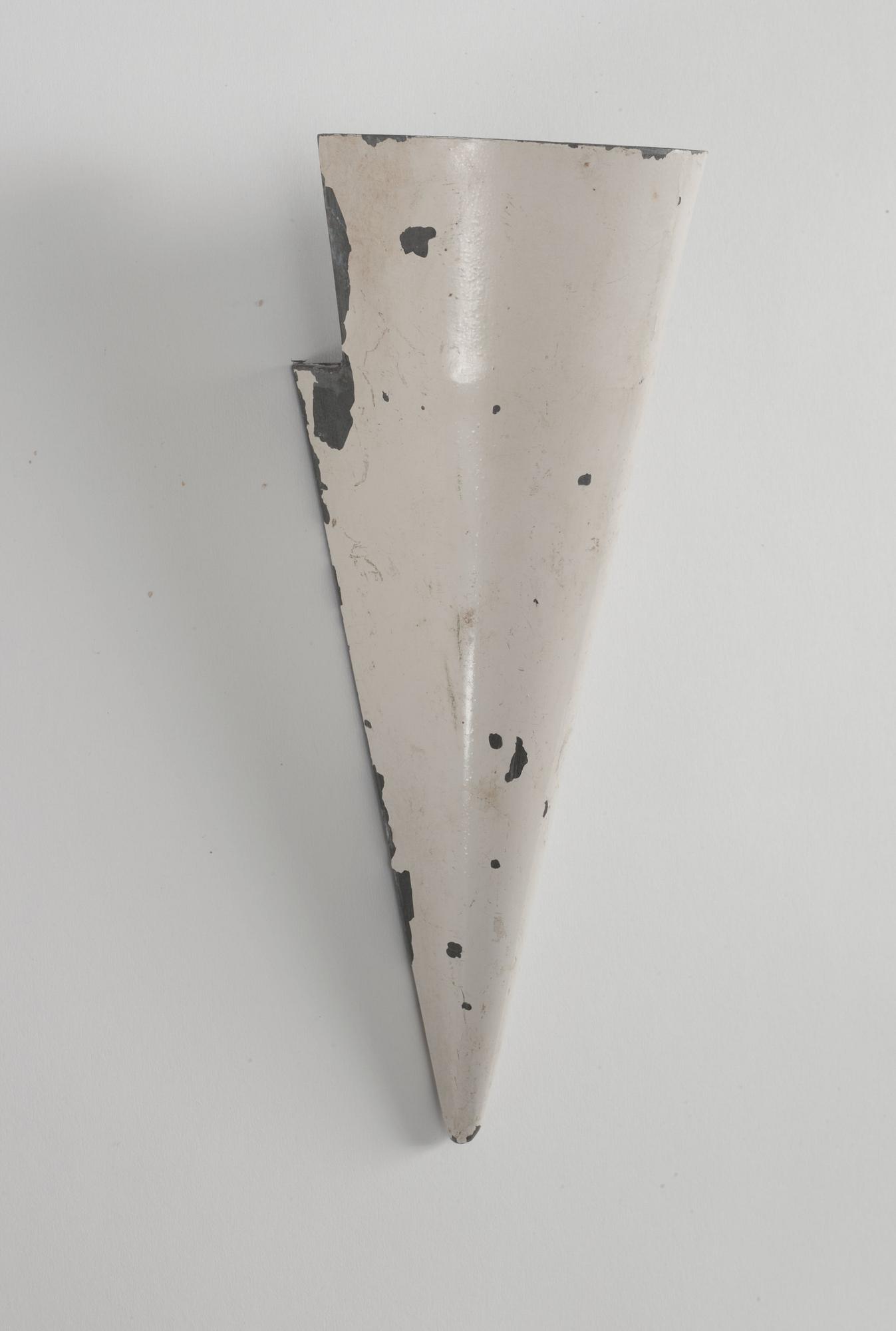 A set of 5+1 Alvar Aalto white lacquered metal wall lights for the Paimio Sanatorium, Taito Oy, Finland circa 1933.