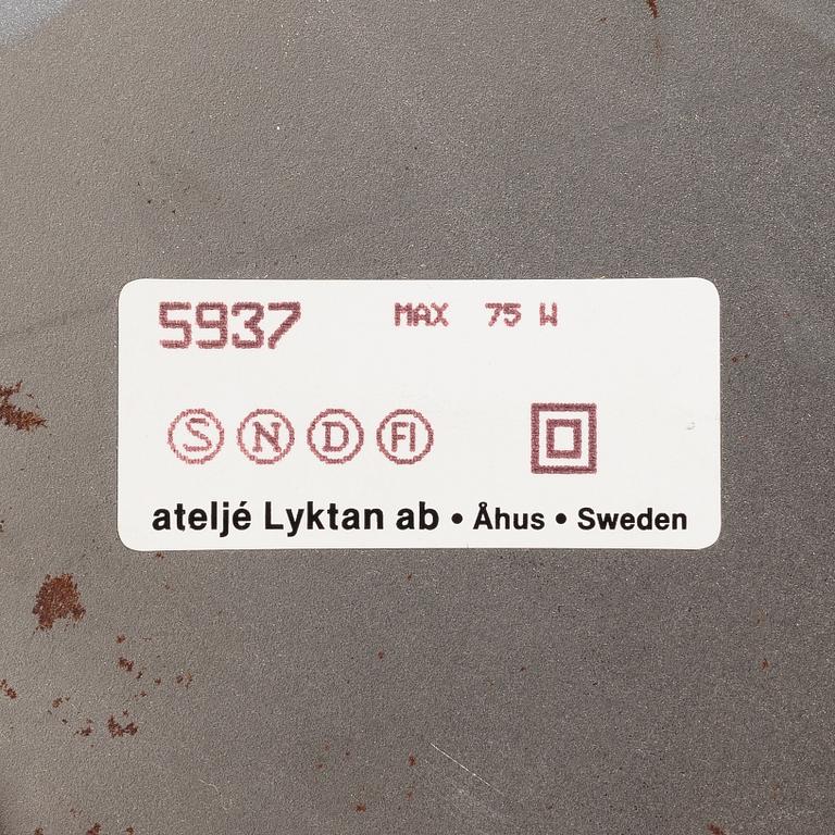 Per Sundstedt, golvlampor, ett par,  samt bordslampa, "Mars", Kosta Lampan, resp Ateljé Lyktan, sent 1900-tal.